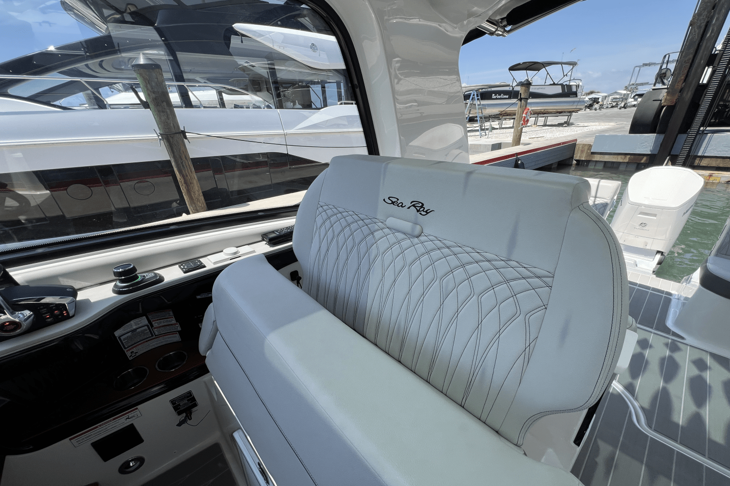 2025 Sea Ray Sundancer 370 Outboard Image Thumbnail #26