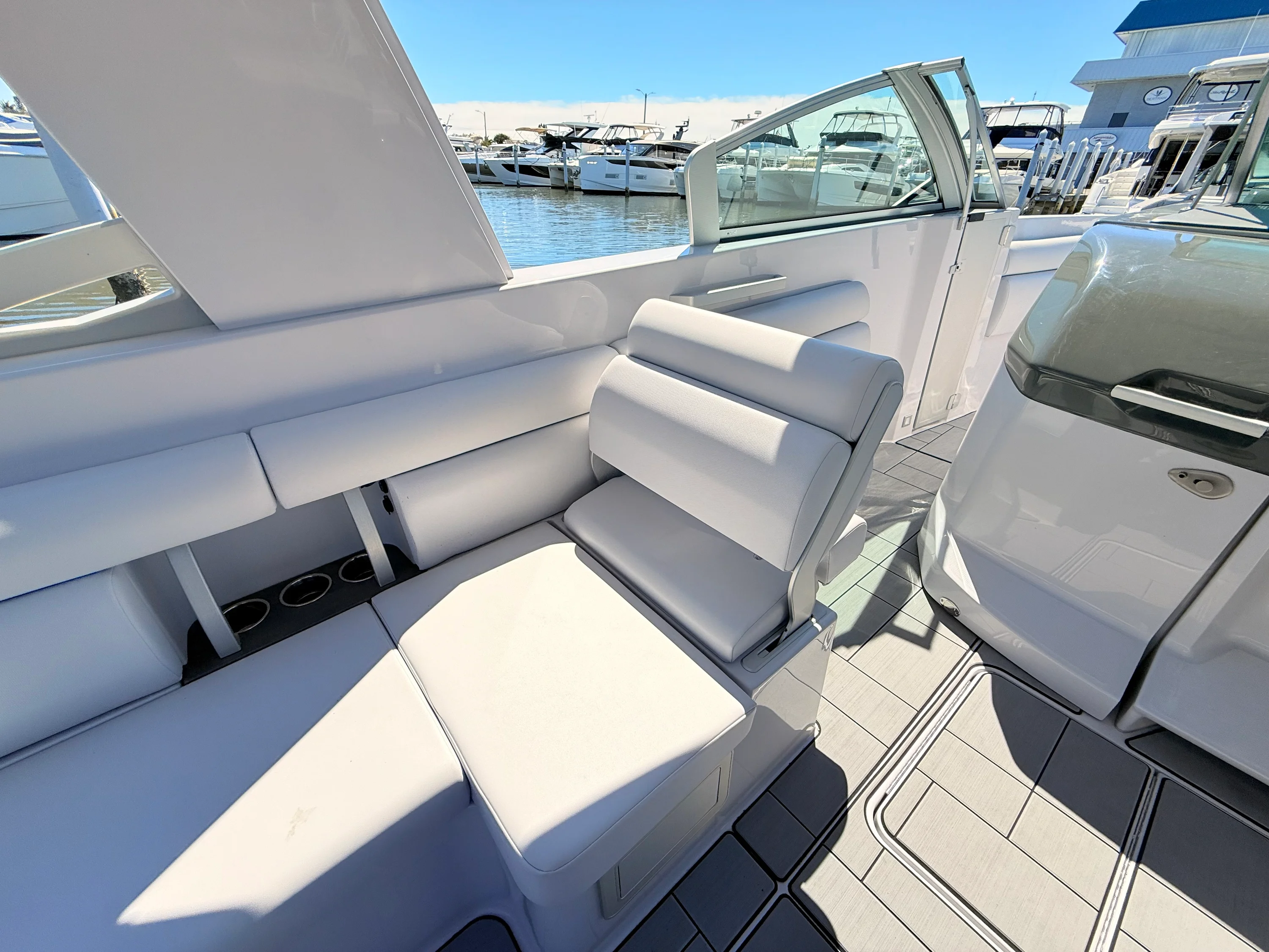 2024 Aviara AV36 Outboard Image Thumbnail #29