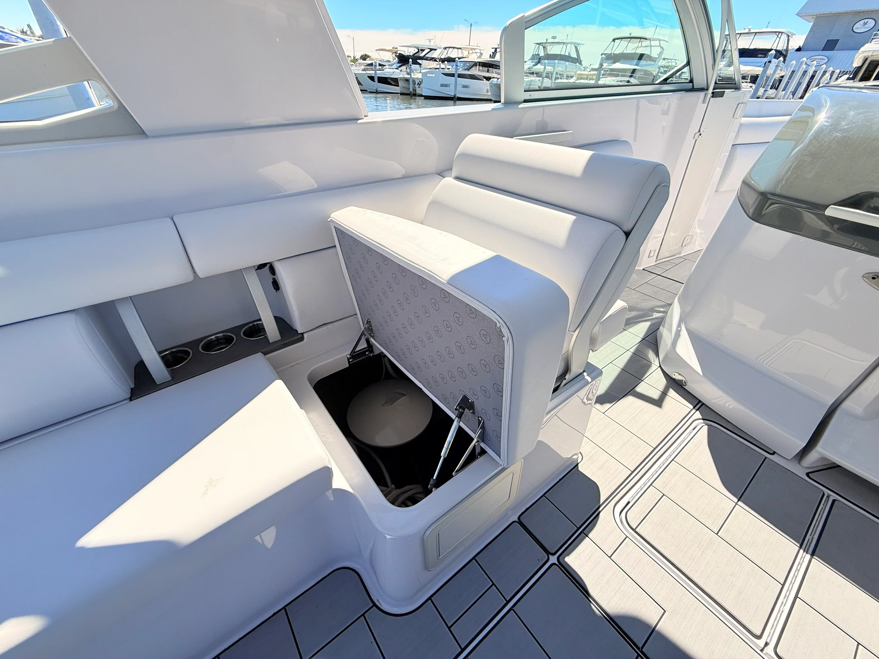 2024 Aviara AV36 Outboard Image Thumbnail #30