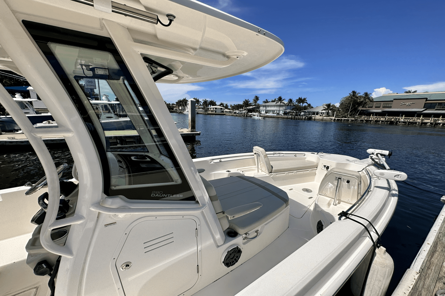 Thumbnail 4 for 2023 Boston Whaler 280 DAUNTLESS