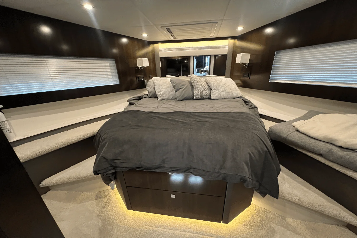 2022 Cruisers Yachts 46 CANTIUS Image Thumbnail #39