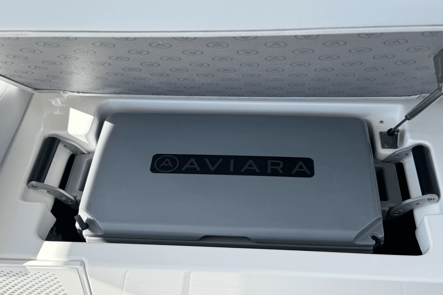 2023 Aviara AV40 Outboard Image Thumbnail #31