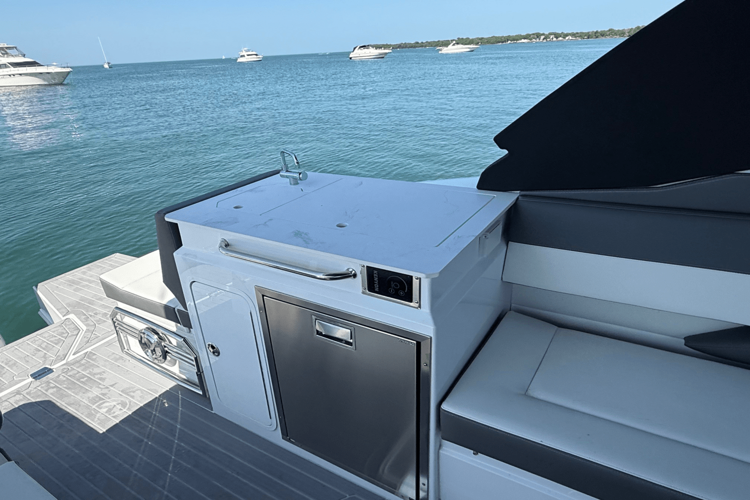 2025 Cruisers Yachts 34 GLS Outboard Image Thumbnail #7
