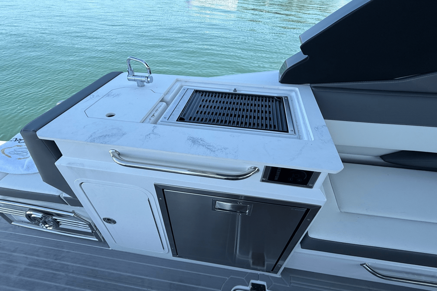 2025 Cruisers Yachts 34 GLS Outboard Image Thumbnail #5