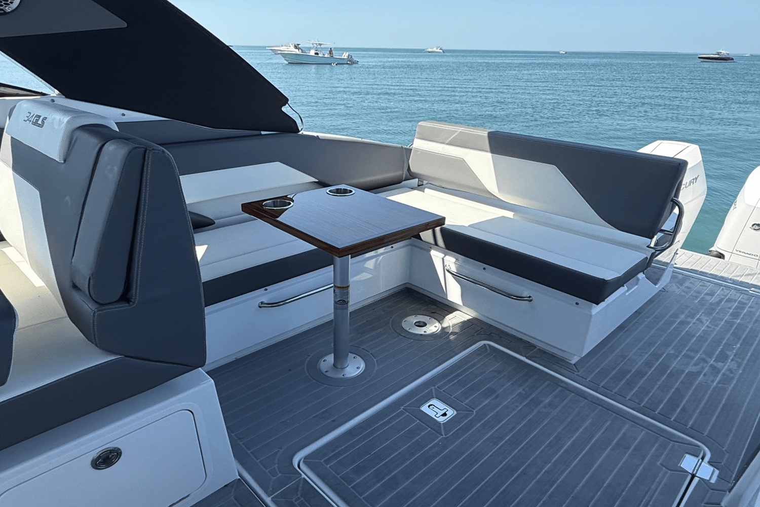 2025 Cruisers Yachts 34 GLS Outboard Image Thumbnail #12