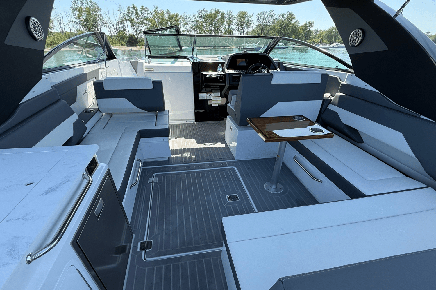 2025 Cruisers Yachts 34 GLS Outboard Image Thumbnail #10