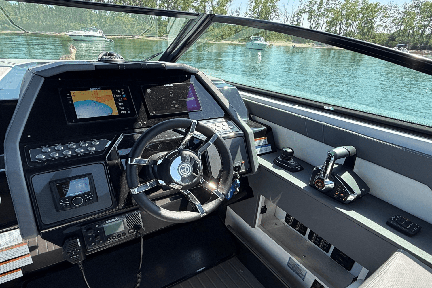2025 Cruisers Yachts 34 GLS Outboard Image Thumbnail #8
