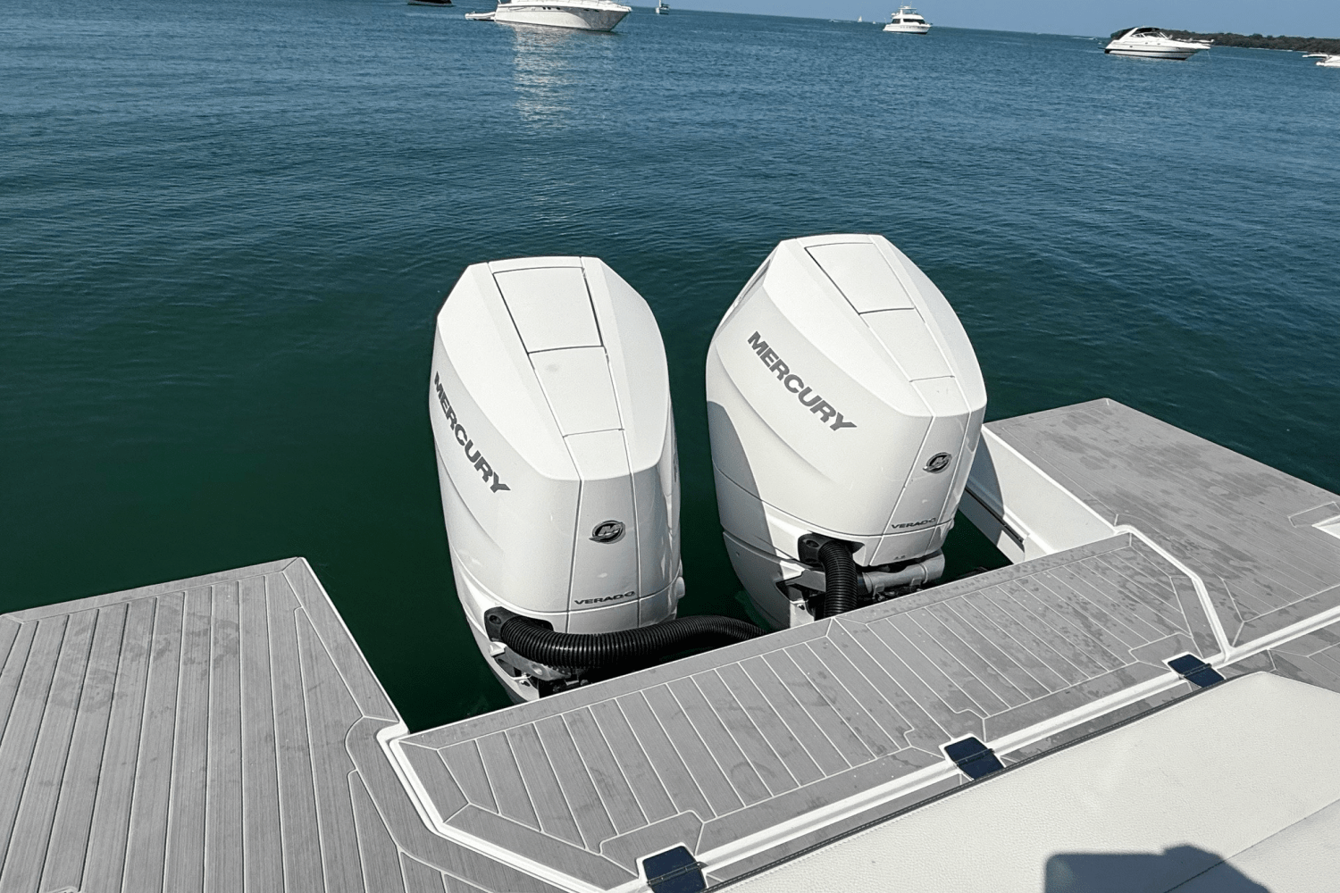 2025 Cruisers Yachts 34 GLS Outboard Image Thumbnail #4