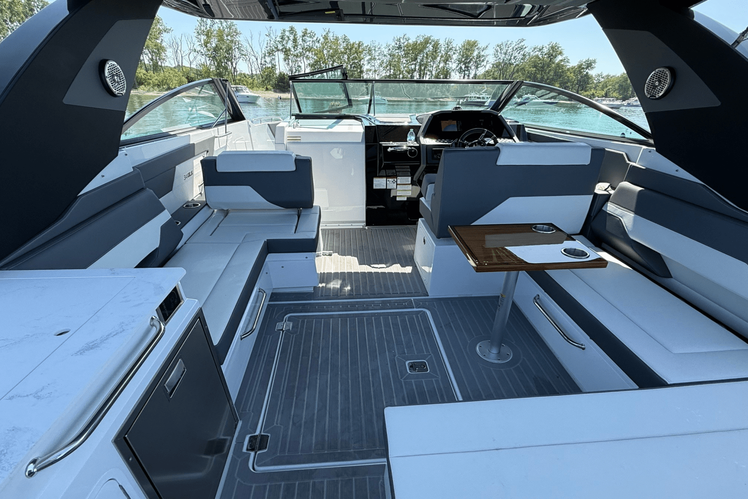 2025 Cruisers Yachts 34 GLS Outboard Image Thumbnail #11