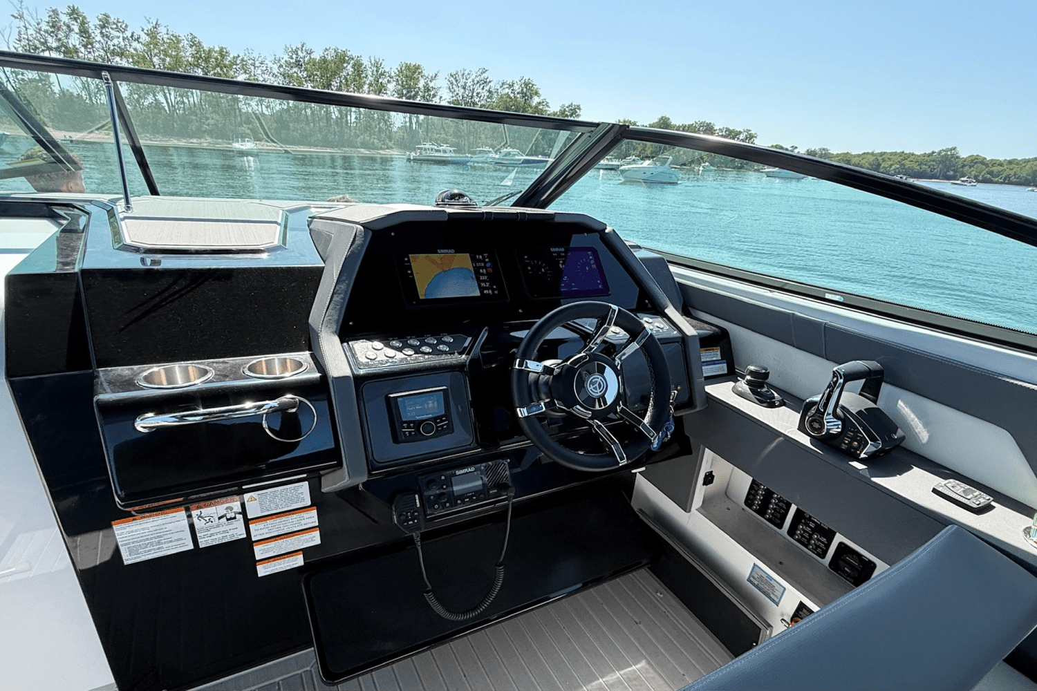 2025 Cruisers Yachts 34 GLS Outboard Image Thumbnail #9