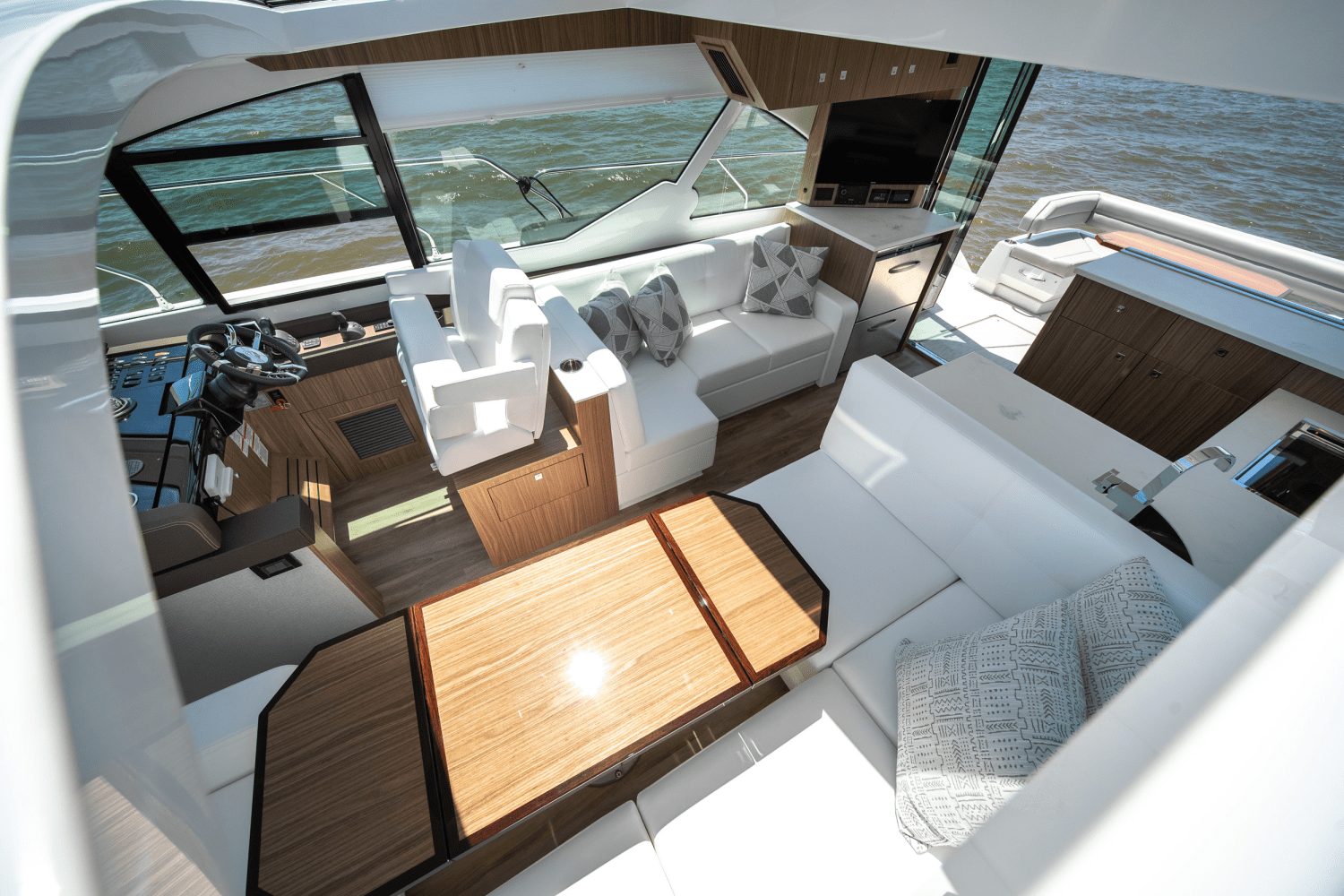 2025 Cruisers Yachts 50 Cantius Image Thumbnail #34