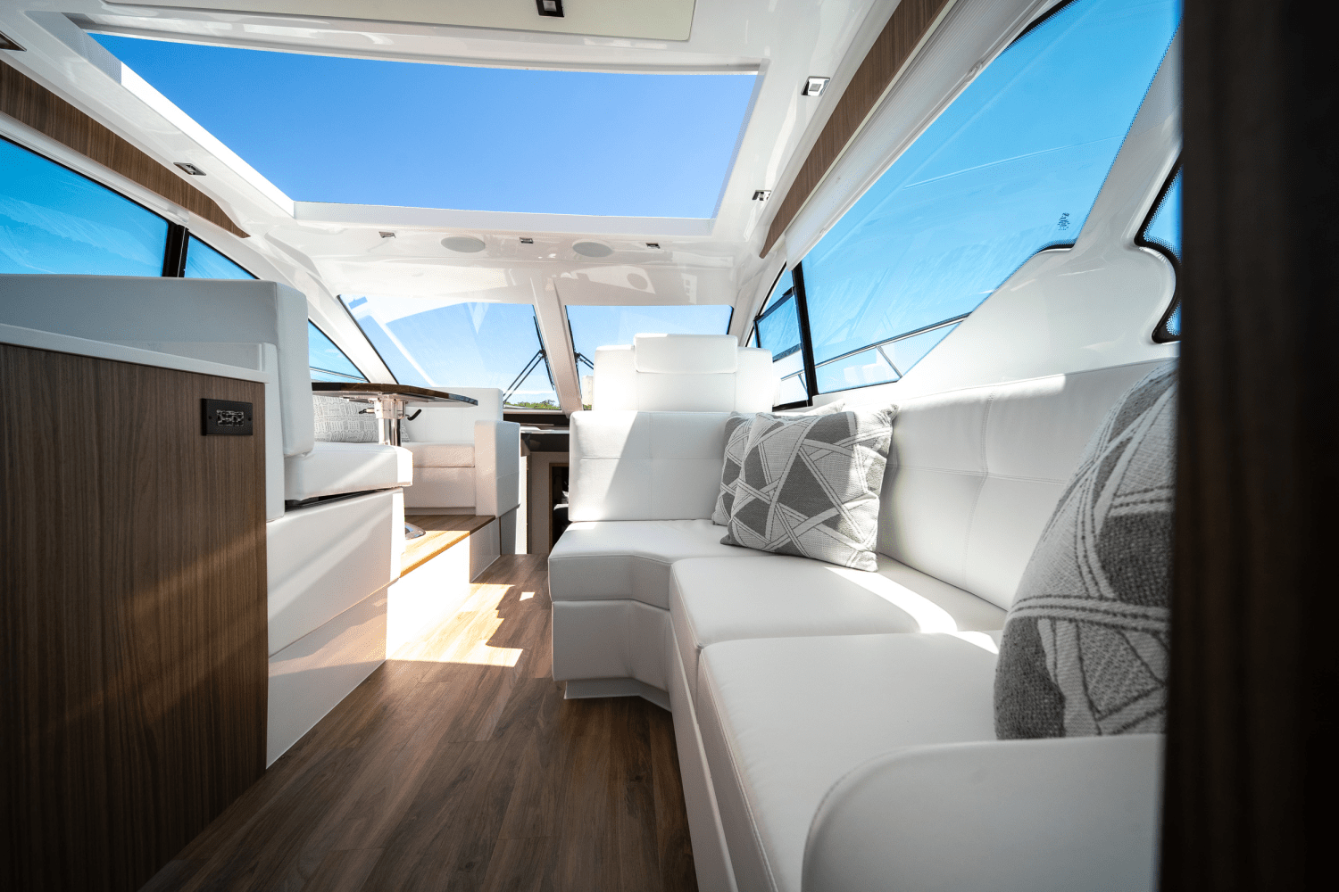 2025 Cruisers Yachts 50 Cantius Image Thumbnail #28