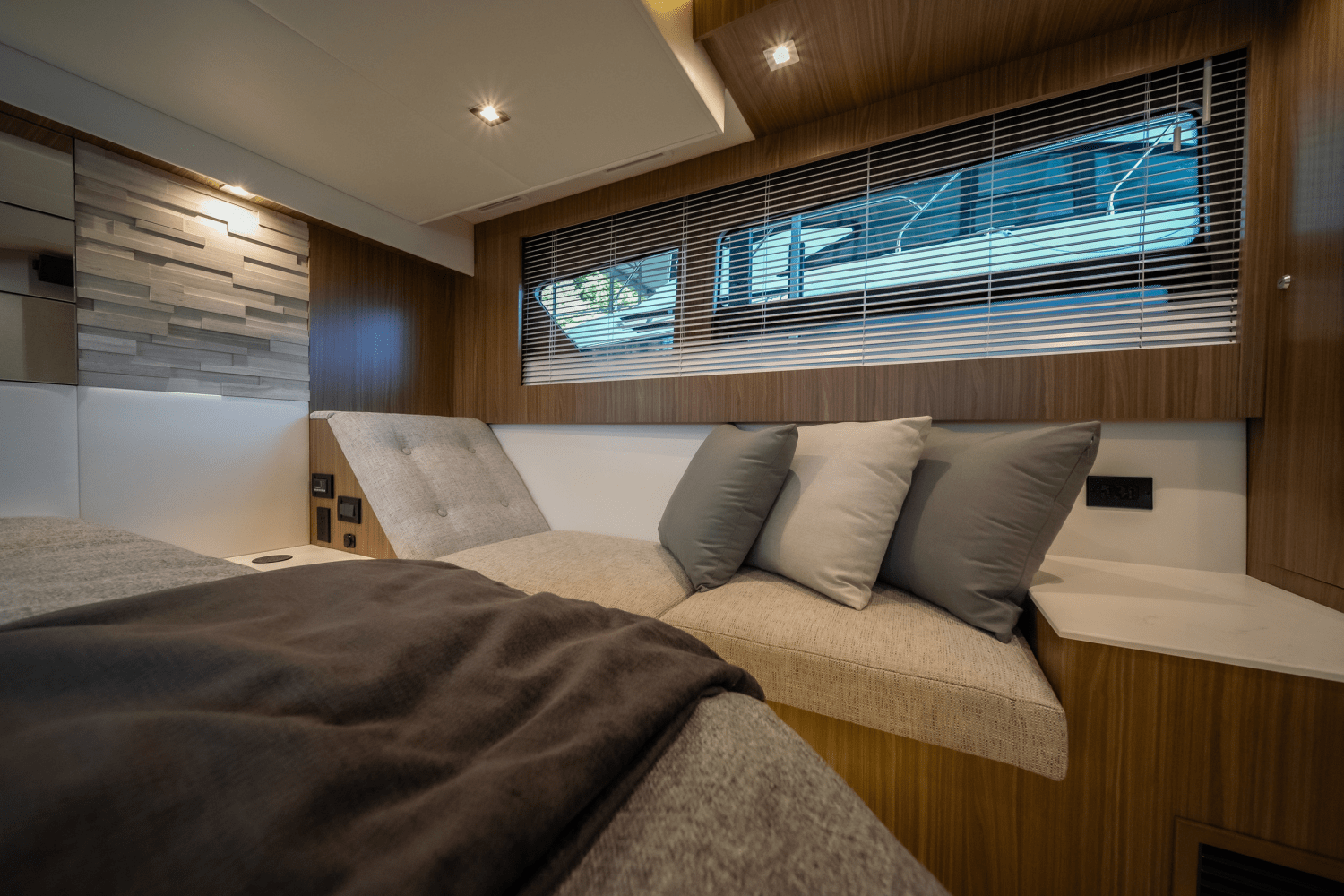2025 Cruisers Yachts 50 Cantius Image Thumbnail #57