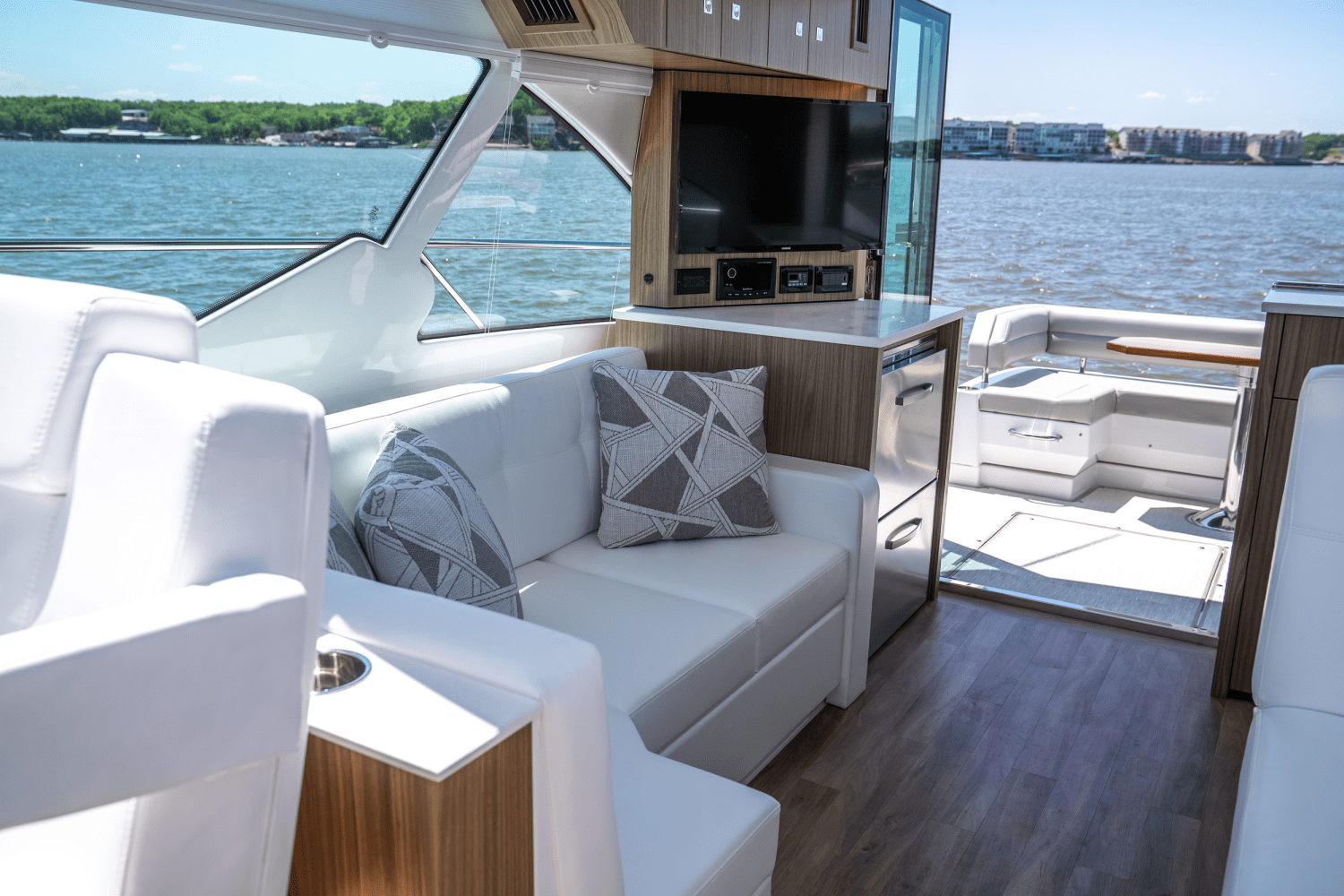 2025 Cruisers Yachts 50 Cantius Image Thumbnail #30