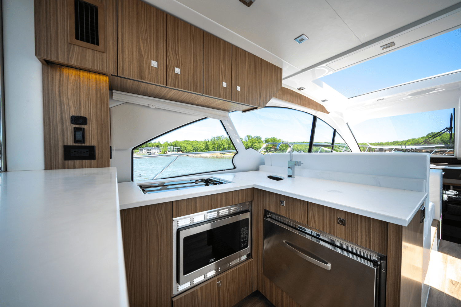 2025 Cruisers Yachts 50 Cantius Image Thumbnail #31