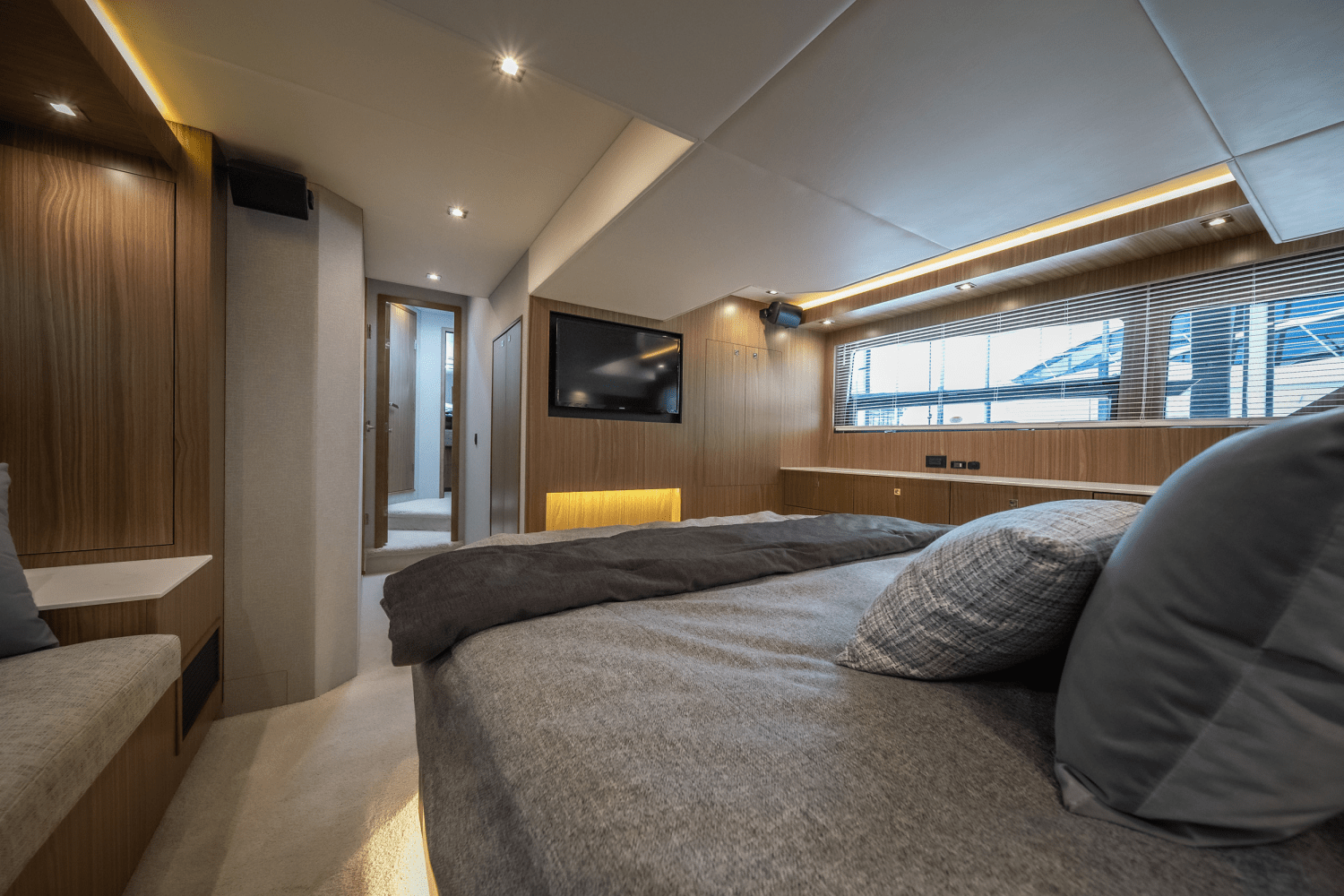 2025 Cruisers Yachts 50 Cantius Image Thumbnail #60
