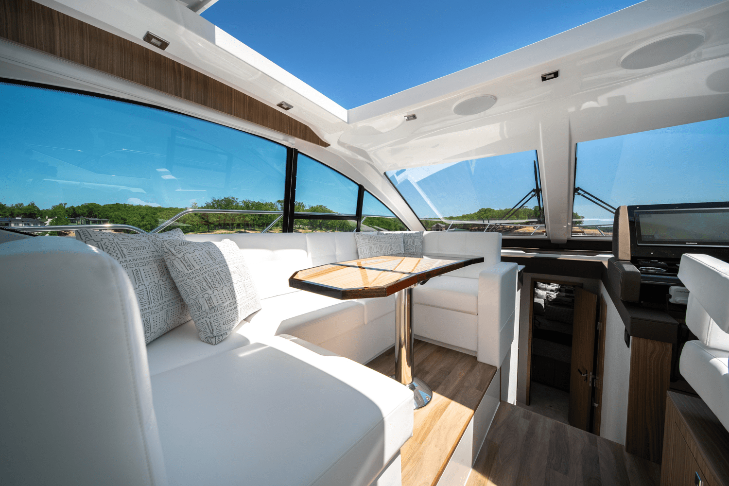 2025 Cruisers Yachts 50 Cantius Image Thumbnail #29