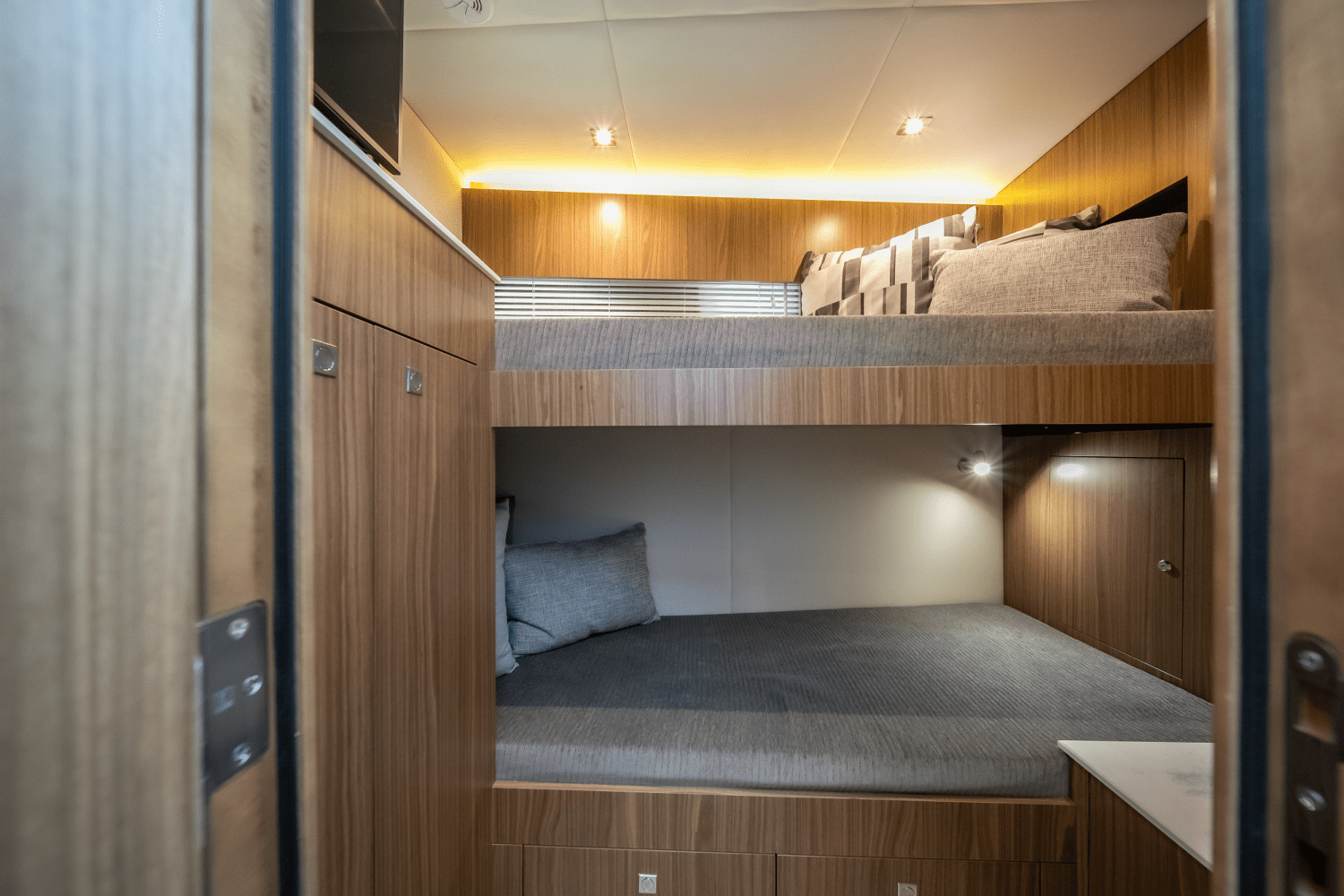 2025 Cruisers Yachts 50 Cantius Image Thumbnail #53