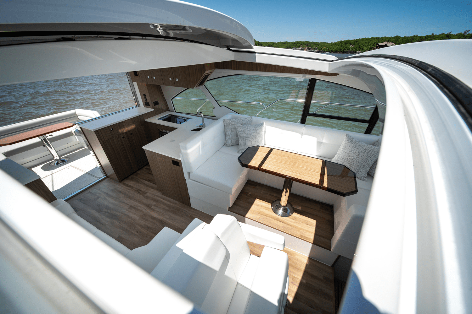 2025 Cruisers Yachts 50 Cantius Image Thumbnail #33
