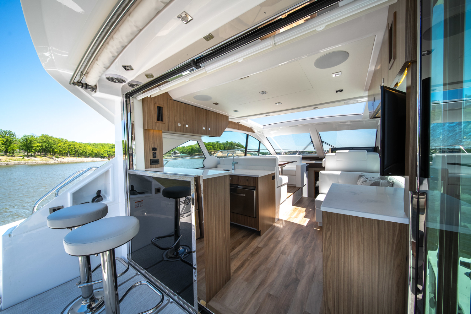 2025 Cruisers Yachts 50 Cantius Image Thumbnail #27