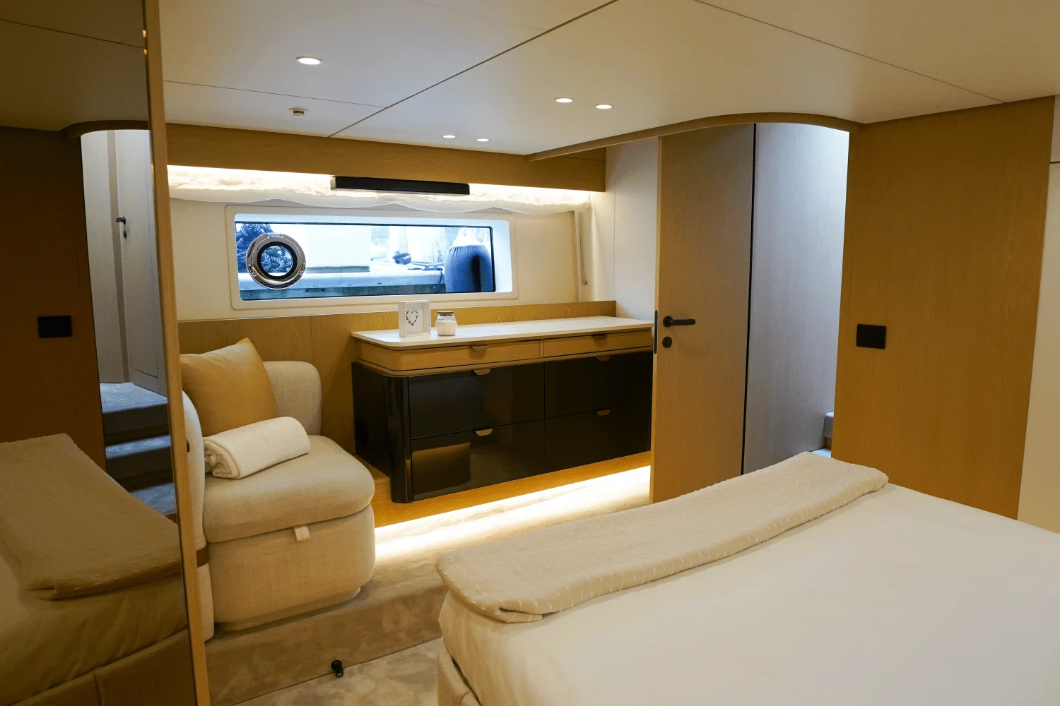 2026 Azimut Fly 62 Image Thumbnail #39