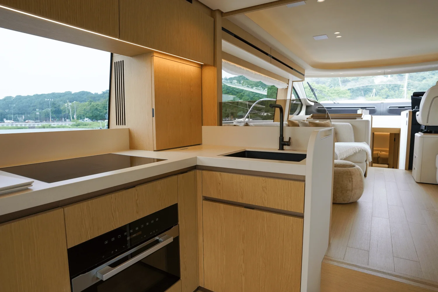 2026 Azimut Fly 62 Image Thumbnail #12