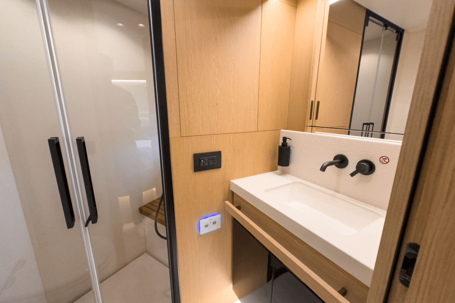 2026 Azimut Fly 62 Image Thumbnail #54