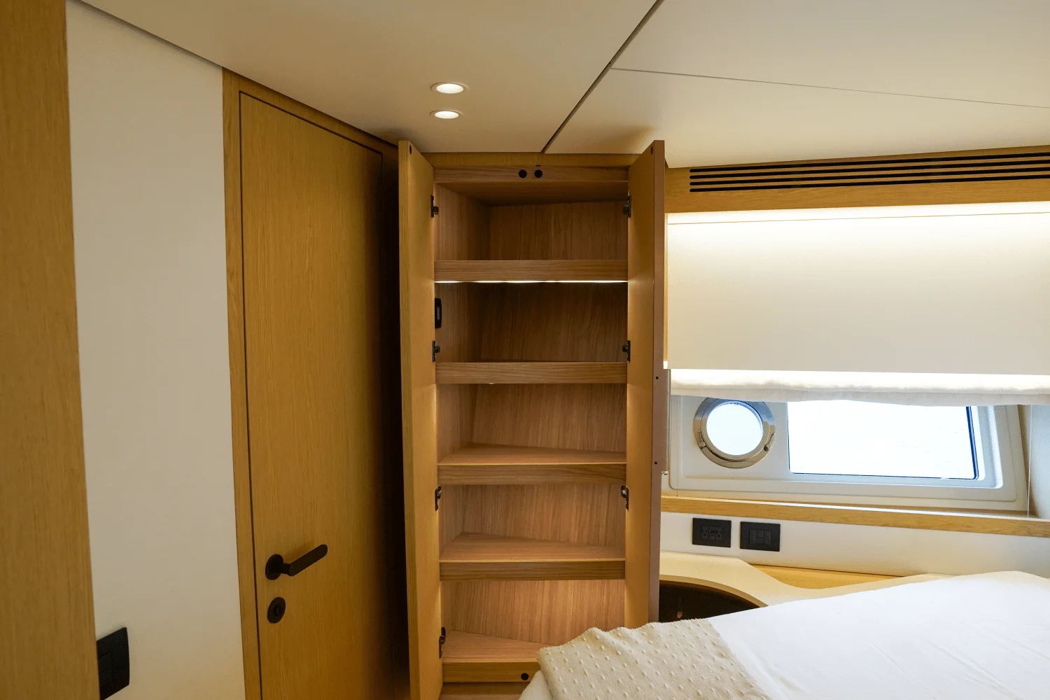 2026 Azimut Fly 62 Image Thumbnail #46