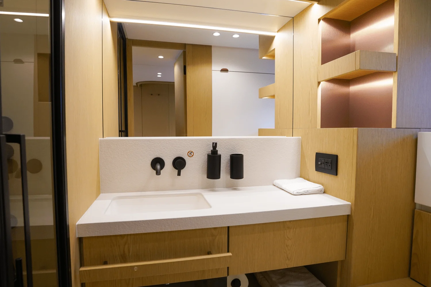 2026 Azimut Fly 62 Image Thumbnail #57