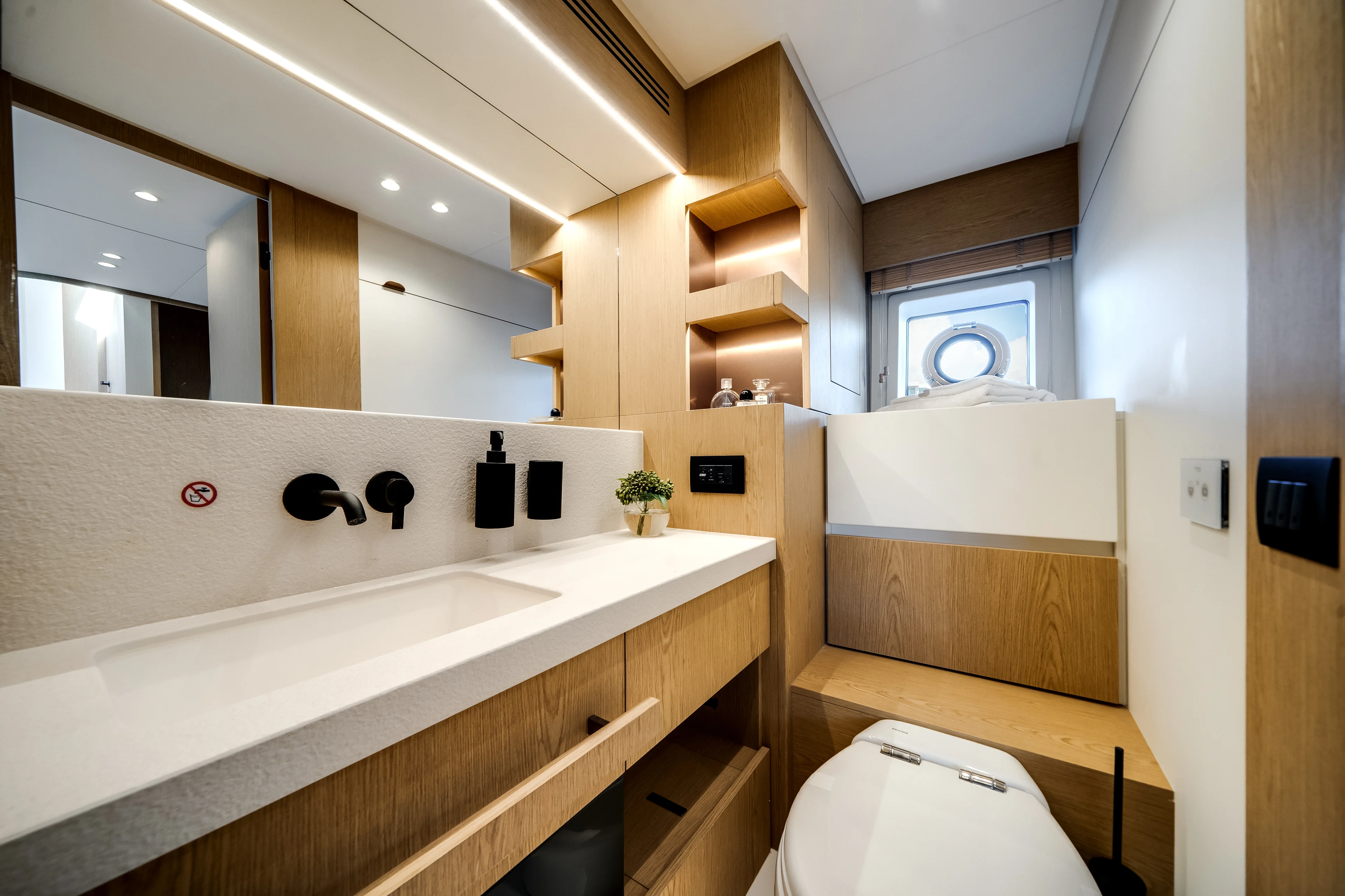 2026 Azimut Fly 62 Image Thumbnail #33