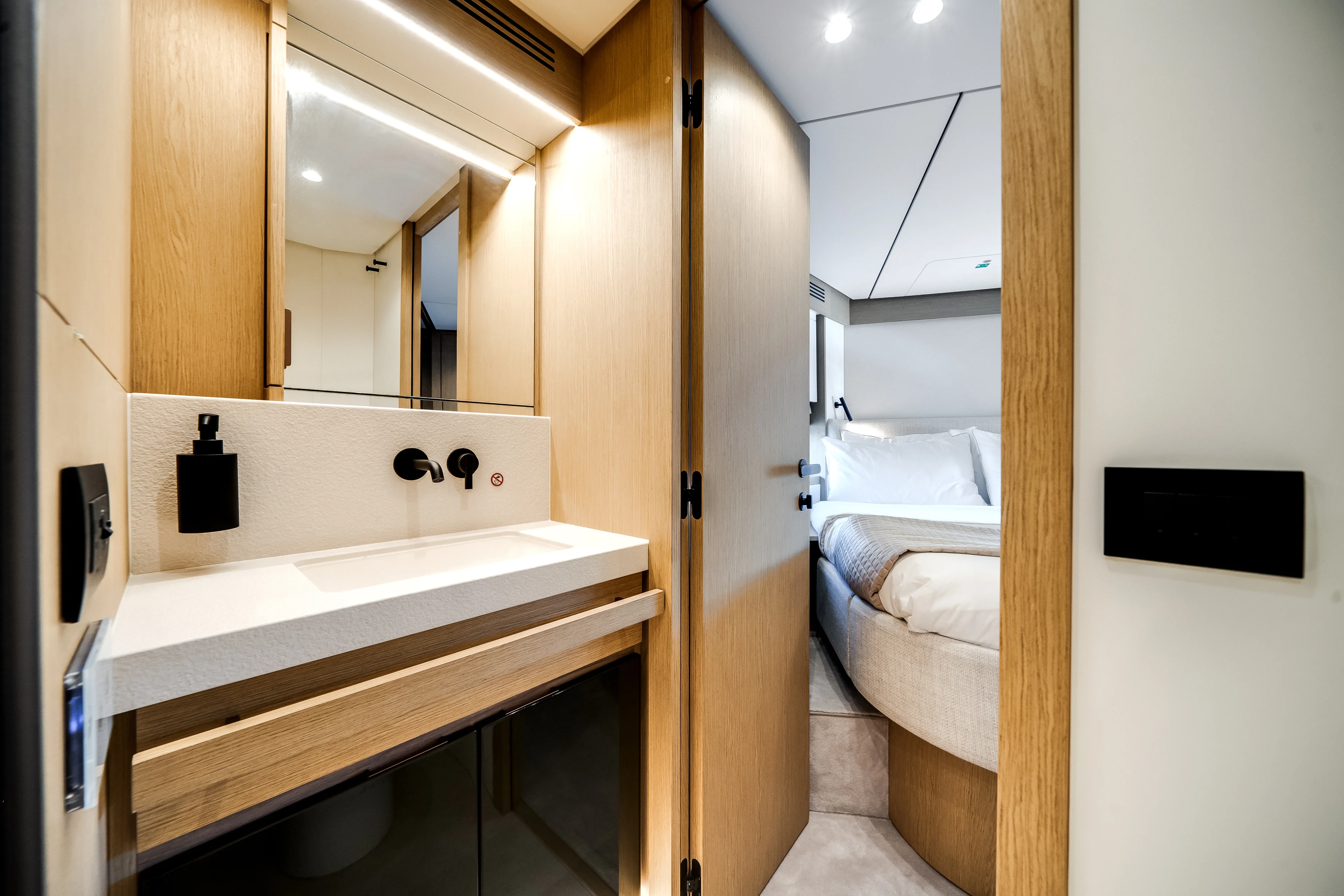 2026 Azimut Fly 62 Image Thumbnail #18