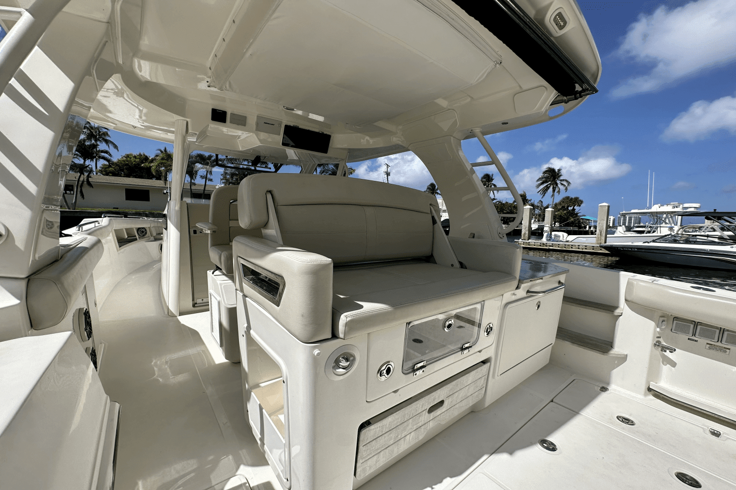 2019 Boston Whaler 350 Realm Image Thumbnail #15