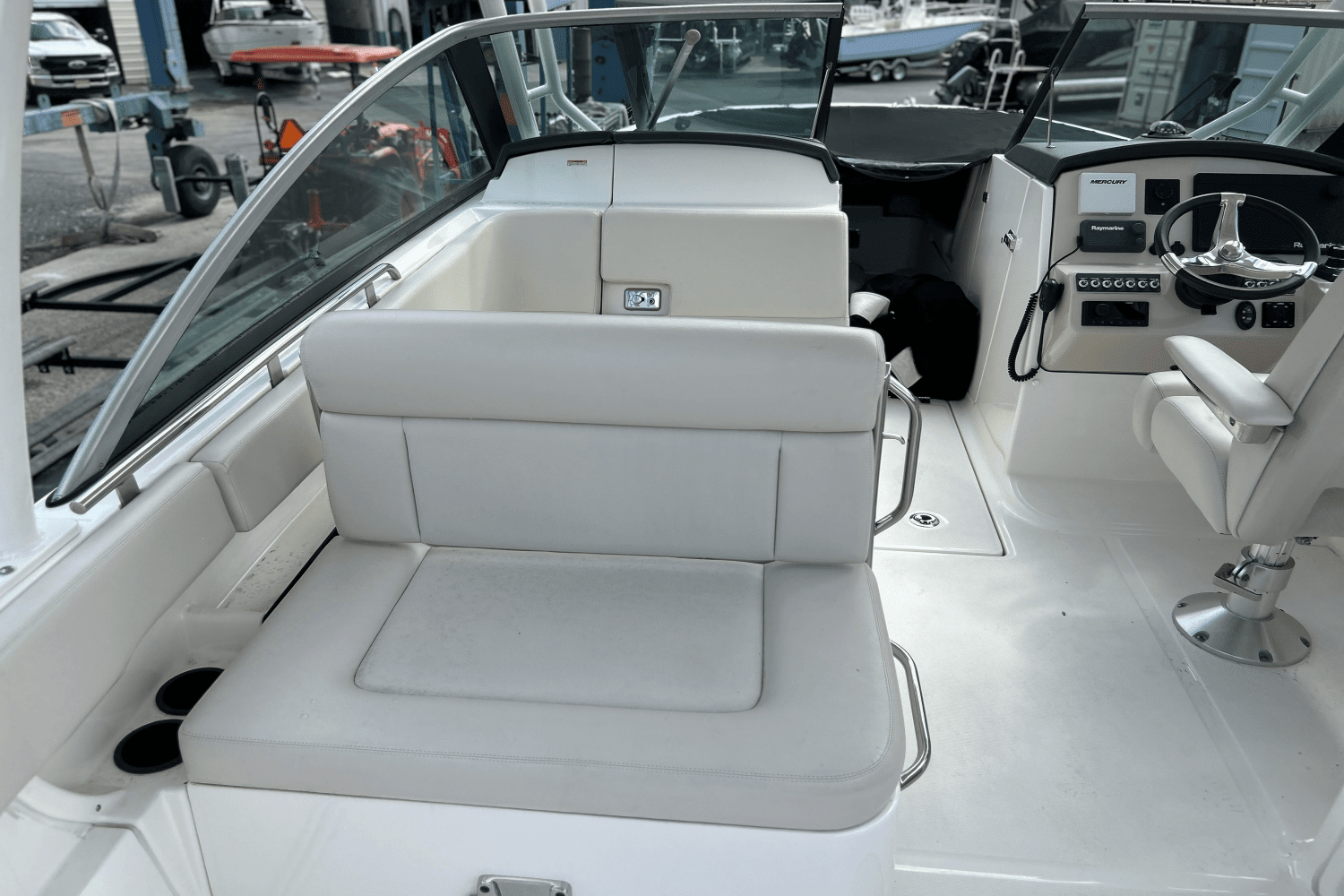 2017 Boston Whaler 270 VANTAGE Image Thumbnail #9