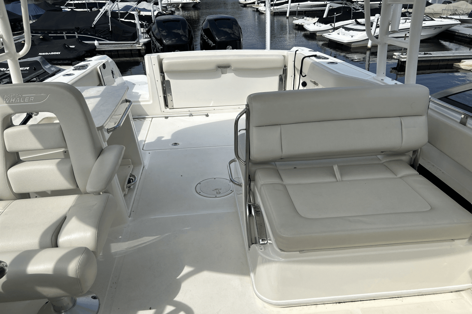 2017 Boston Whaler 270 VANTAGE Image Thumbnail #12