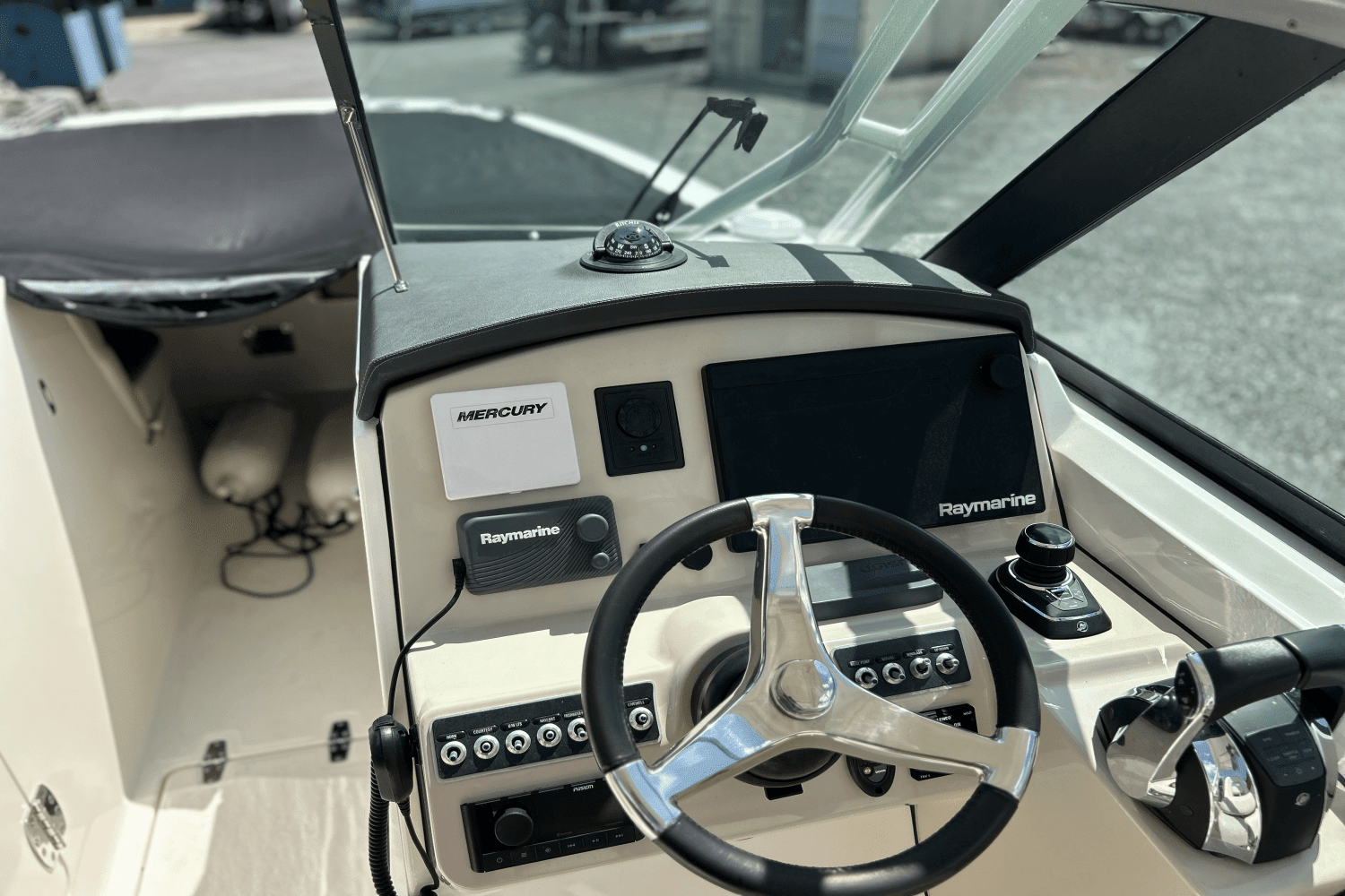 2017 Boston Whaler 270 VANTAGE Image Thumbnail #24