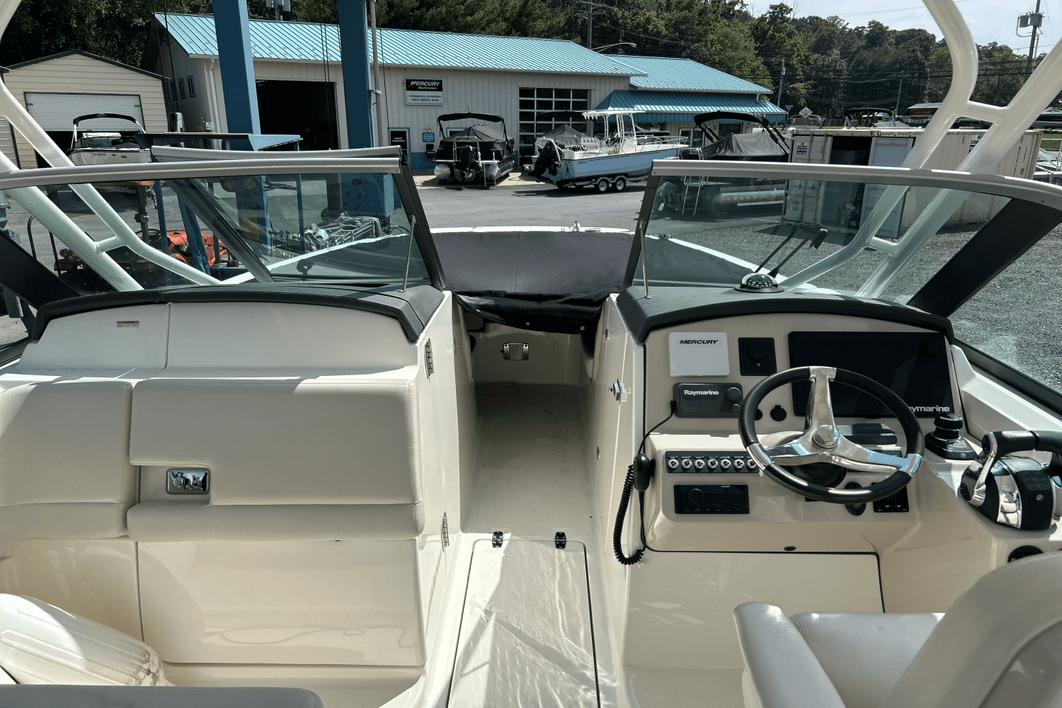 2017 Boston Whaler 270 VANTAGE Image Thumbnail #25