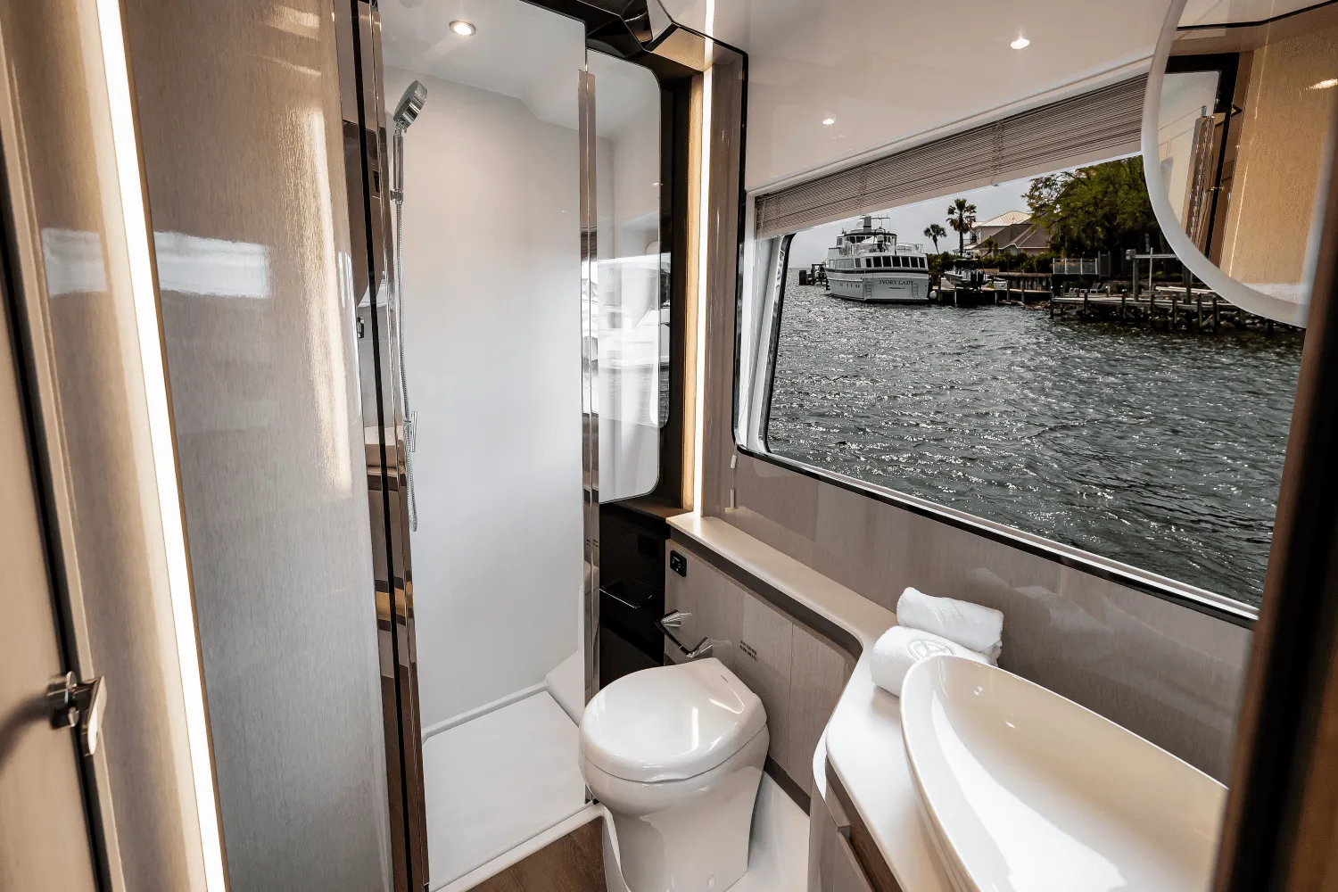 2025 Cruisers Yachts 57 Fly Image Thumbnail #55