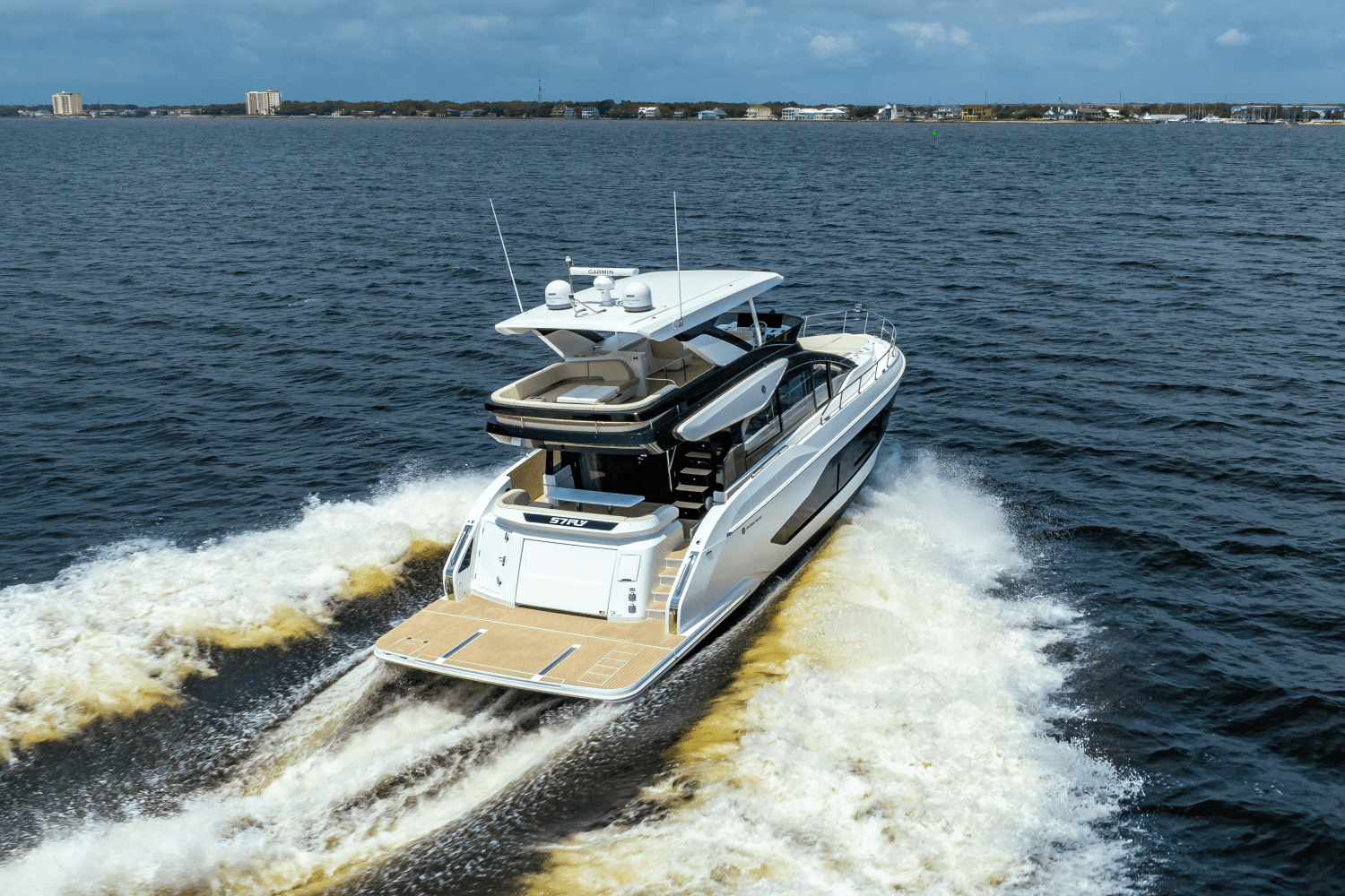 2025 Cruisers Yachts 57 Fly Image Thumbnail #14