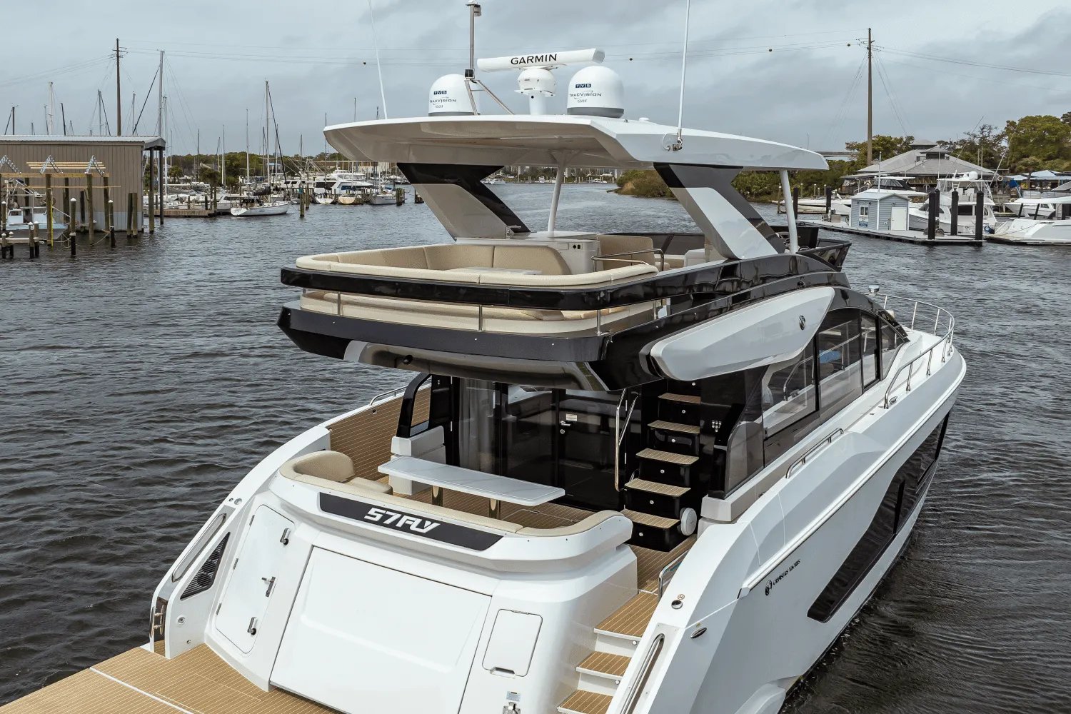2025 Cruisers Yachts 57 Fly Image Thumbnail #23
