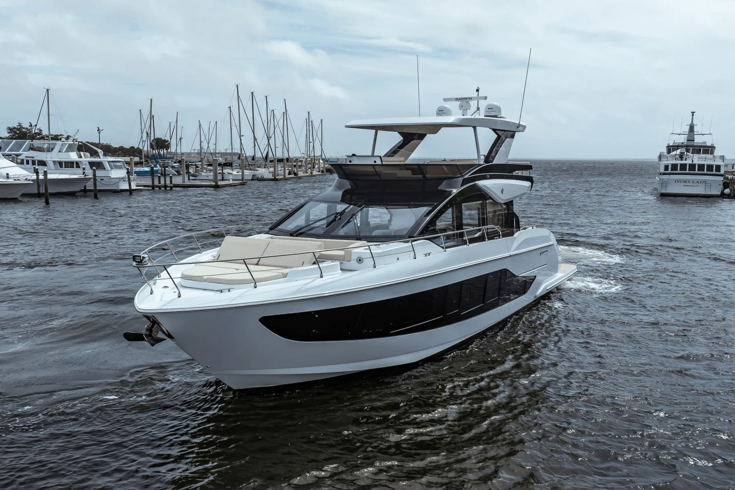 2025 Cruisers Yachts 57 Fly Image Thumbnail #22