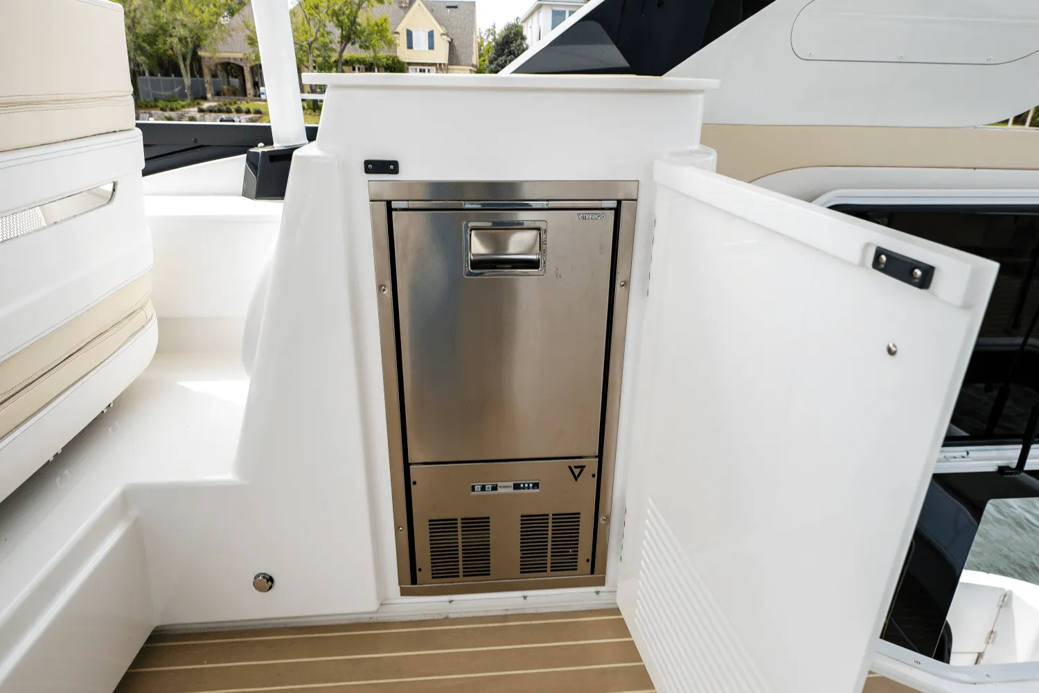 2025 Cruisers Yachts 57 Fly Image Thumbnail #86