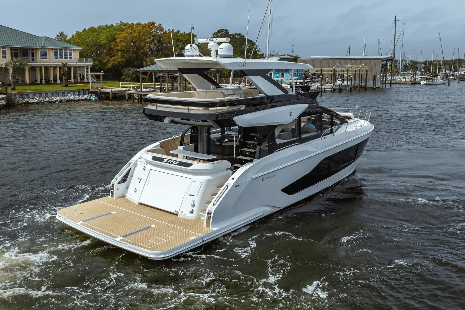 2025 Cruisers Yachts 57 Fly Image Thumbnail #19