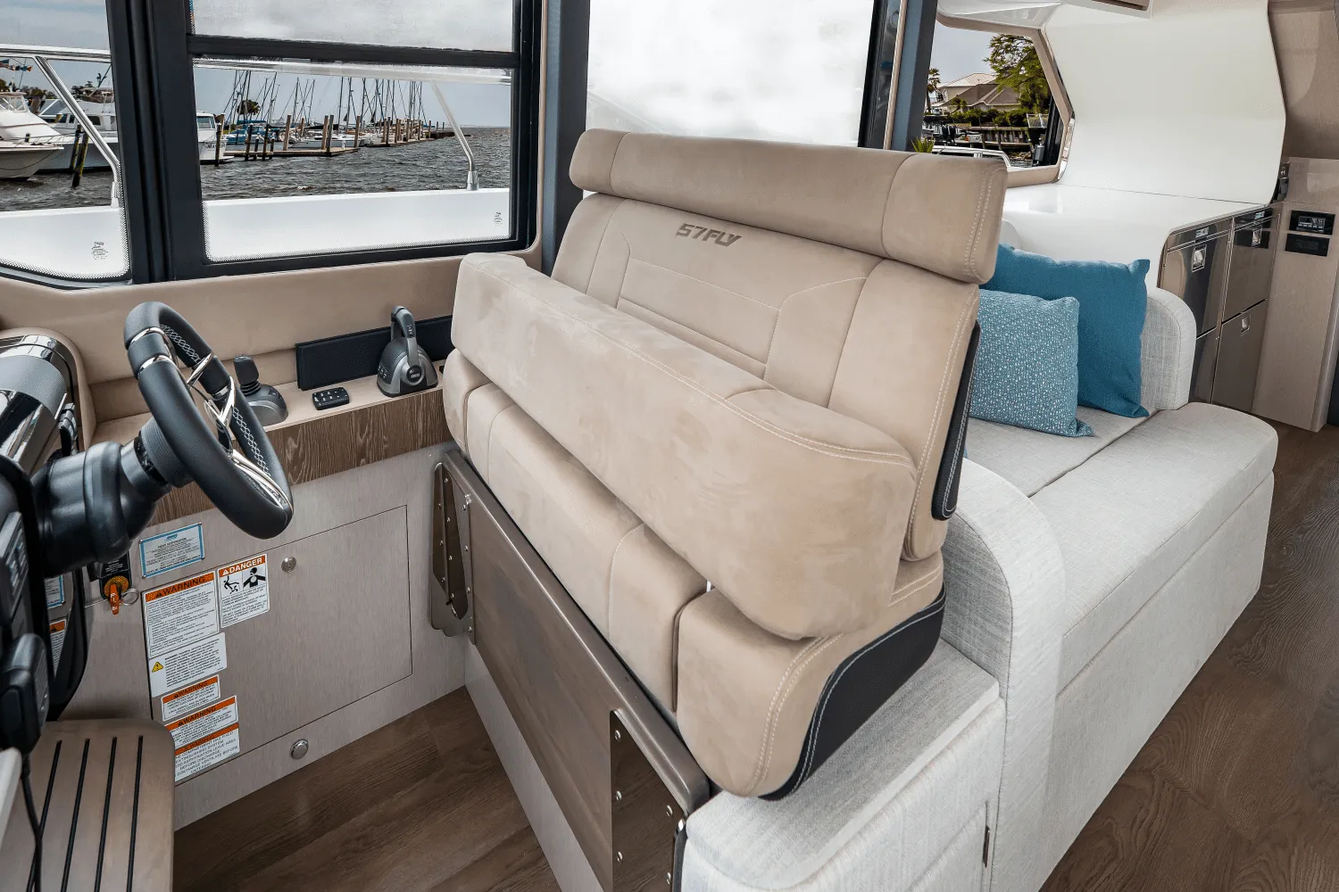 2025 Cruisers Yachts 57 Fly Image Thumbnail #45