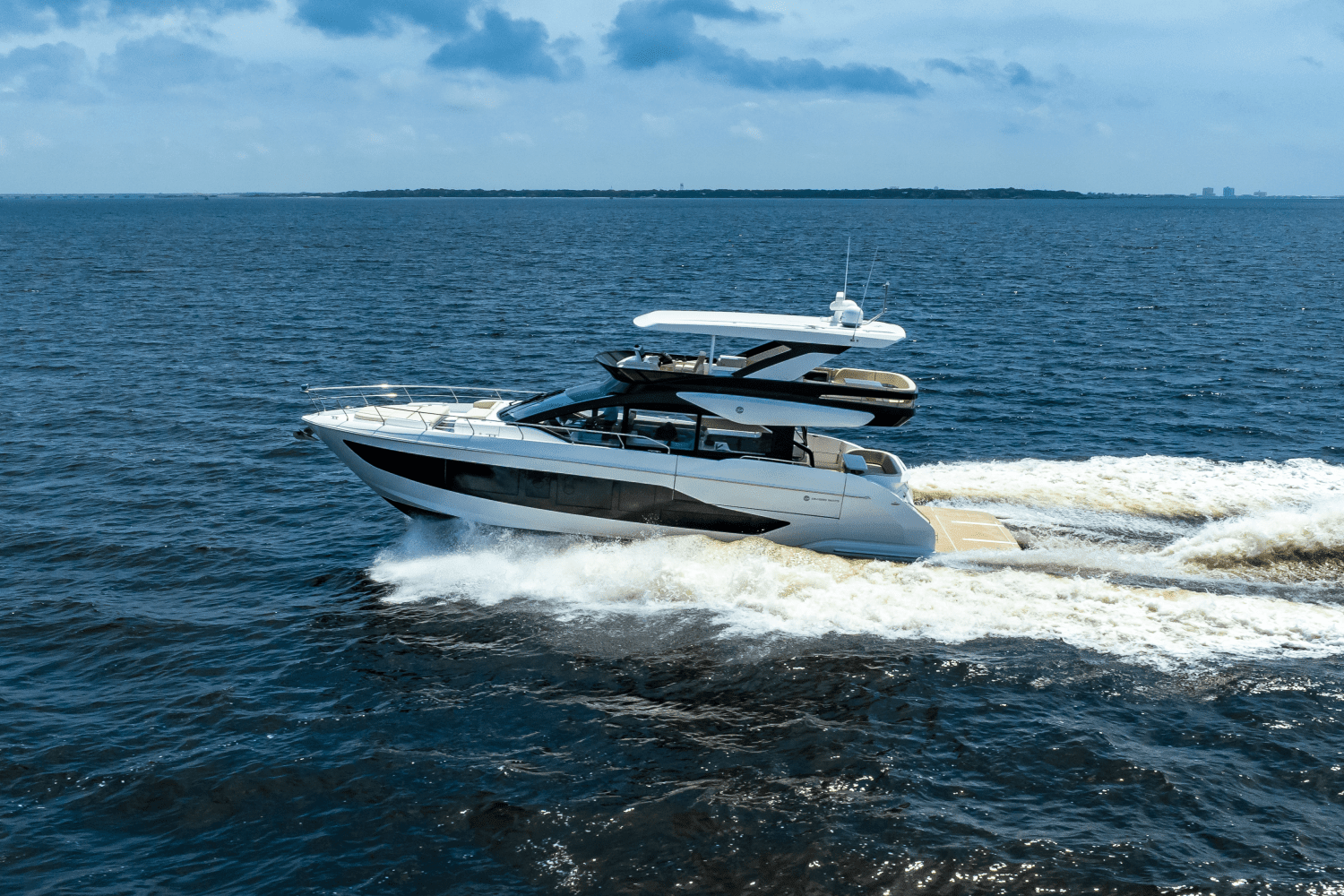 2025 Cruisers Yachts 57 Fly Image Thumbnail #5