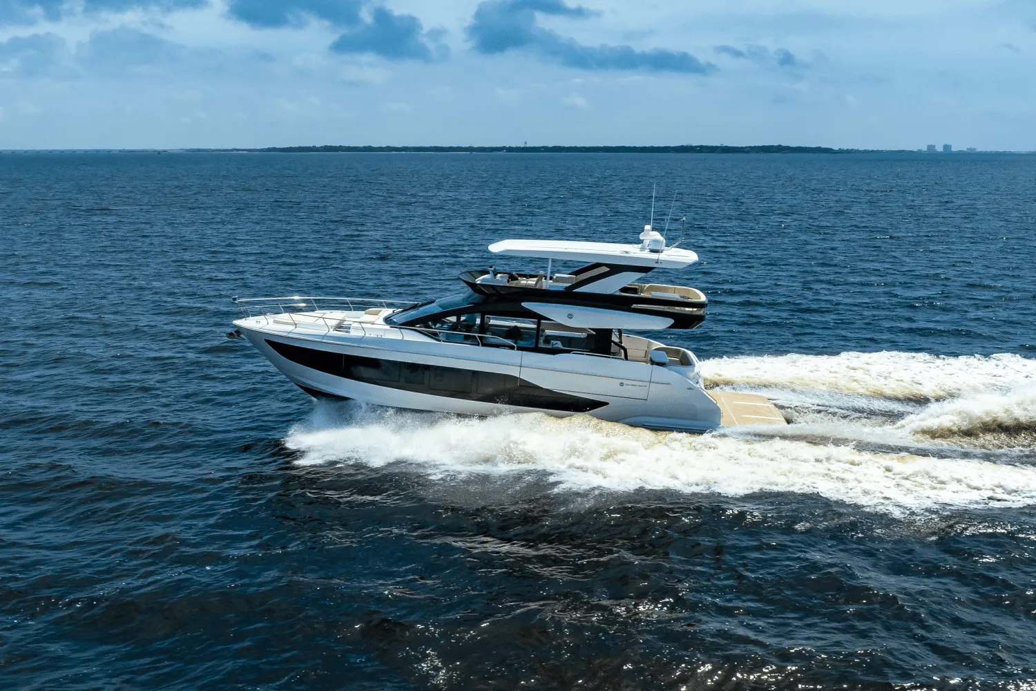 2025 Cruisers Yachts 57 Fly Image Thumbnail #5
