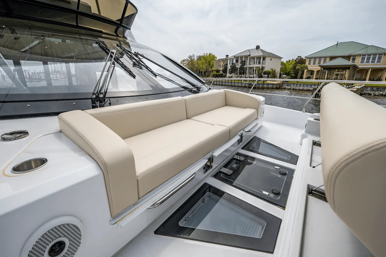 2025 Cruisers Yachts 57 Fly Image Thumbnail #90