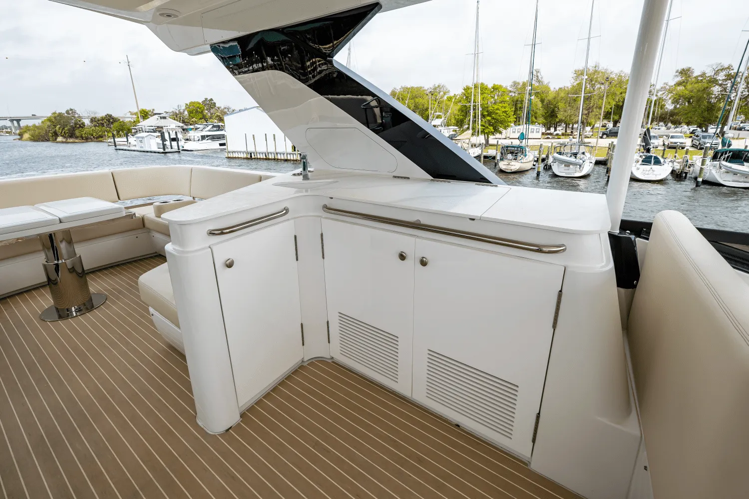 2025 Cruisers Yachts 57 Fly Image Thumbnail #73