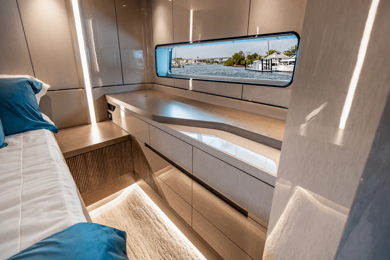 2025 Cruisers Yachts 57 Fly Image Thumbnail #66