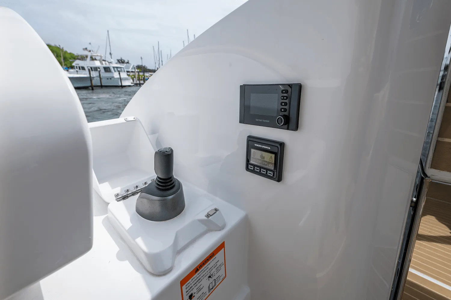 2025 Cruisers Yachts 57 Fly Image Thumbnail #32