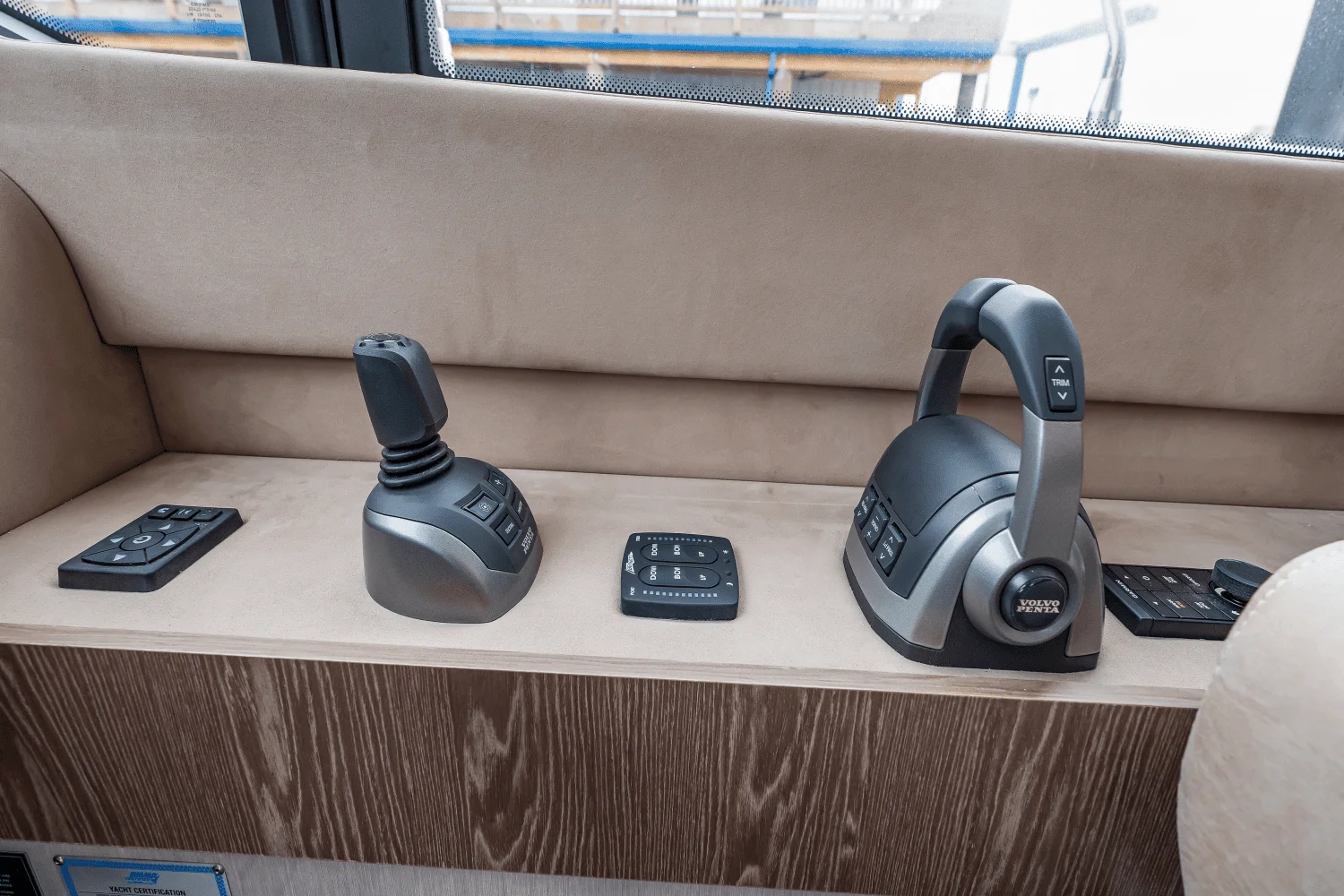 2025 Cruisers Yachts 57 FLY Image Thumbnail #41